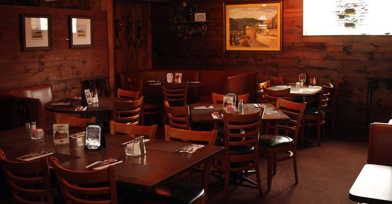 The Atmosphere: Dark, Cozy, and Genuinely Nostalgic