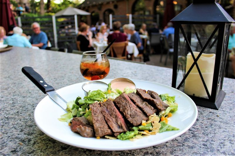 Steakhouse Vibes, Suburban Ease