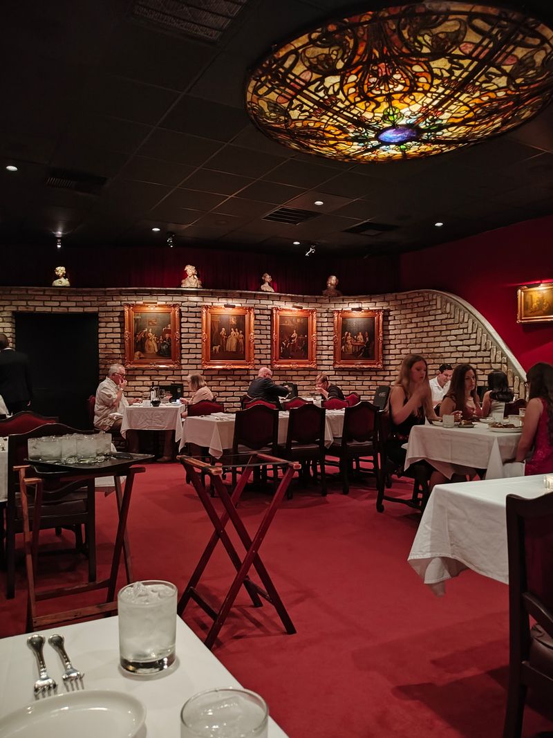 Service Style, Tours, And How To Navigate The Evening