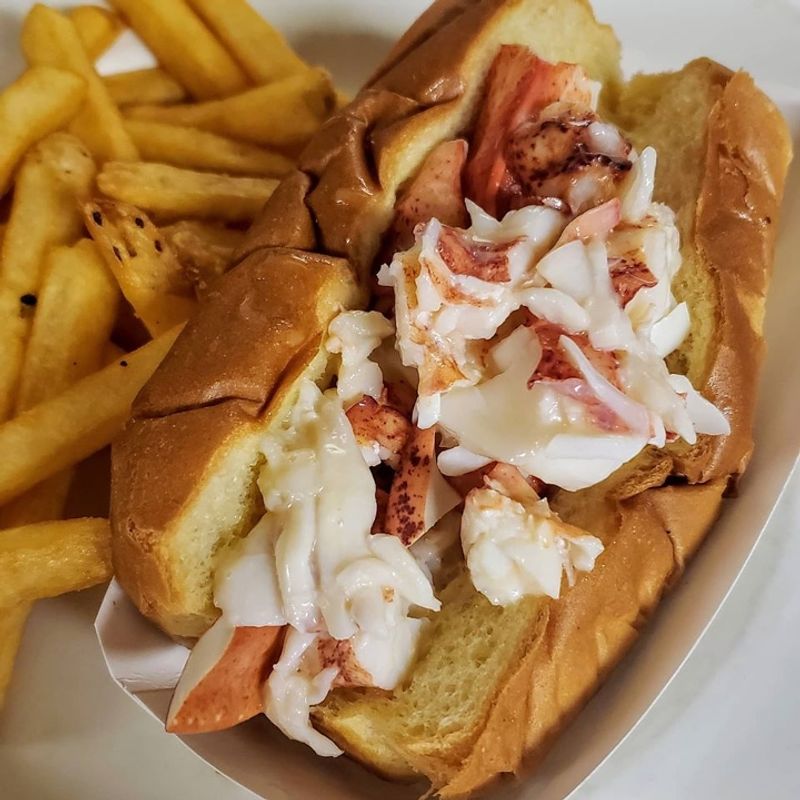 Lobster Roll (Connecticut Style)