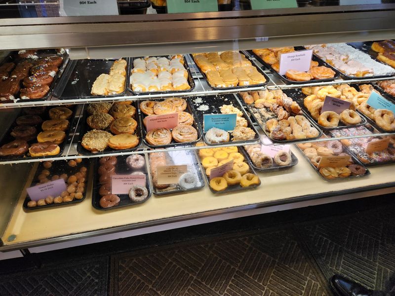 Steineck's Donuts & Cakes, Mineral City Steineck's Donuts & Cakes, Mineral City