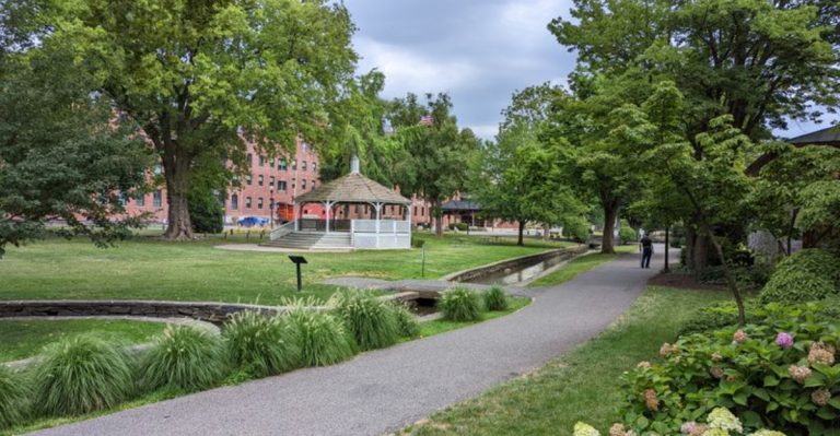 Step Into A Charming Pennsylvania Town Filled With History, Parades, And Warm Pretzels