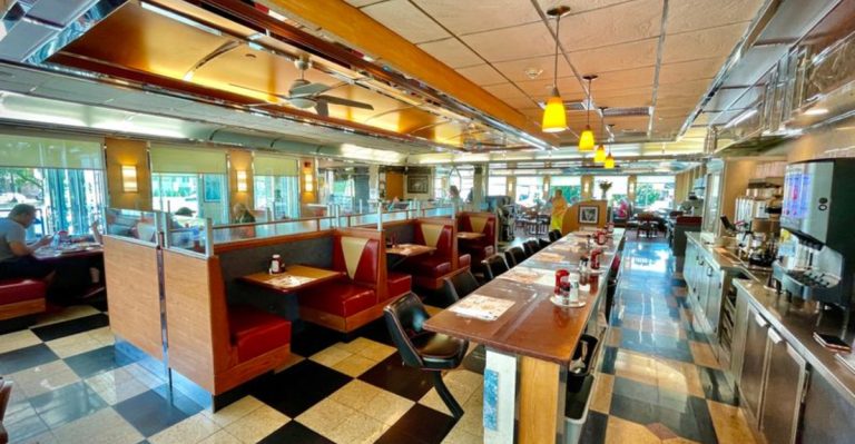 Experience A Pennsylvania Diner That Looks Like a Famous Painter’s Masterpiece In 2026