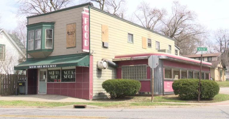 Step Into This Retro Indiana Roadside Diner That Still Feels Like The ’60s