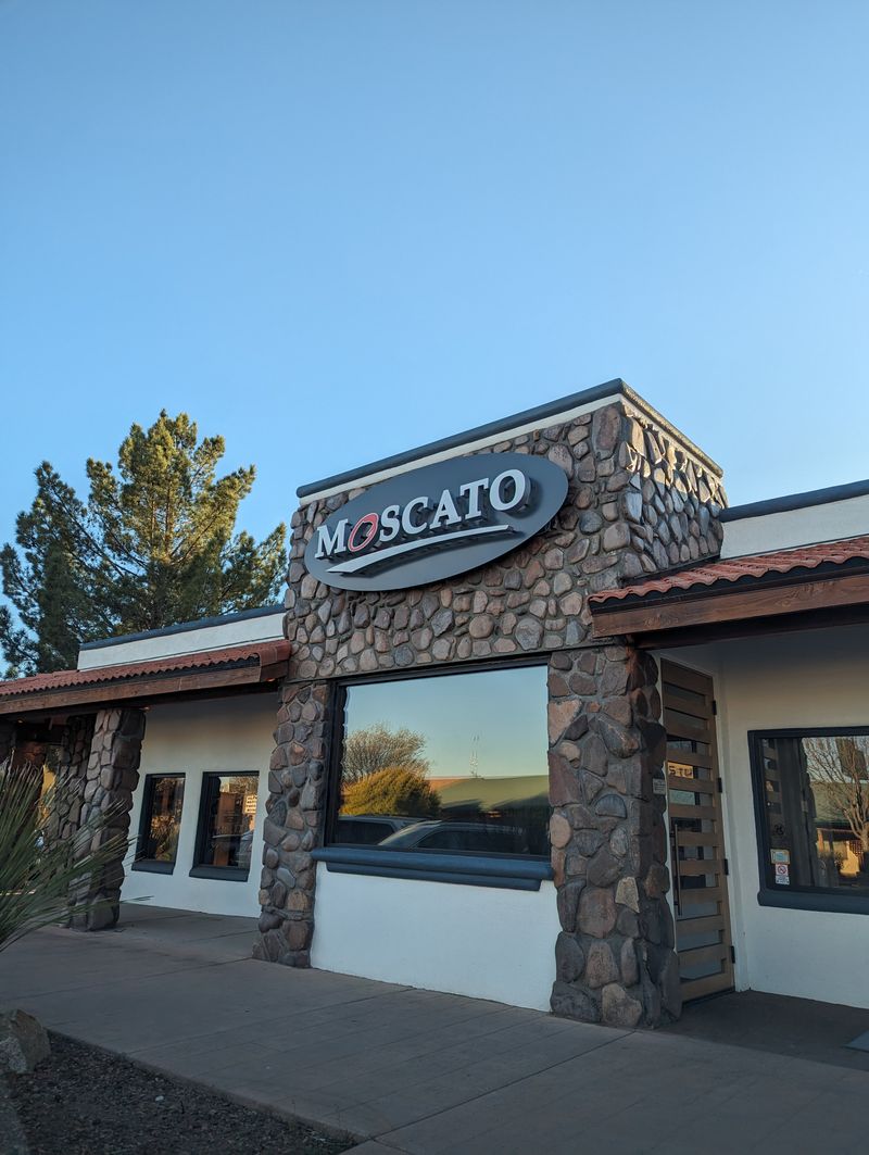 Terrace Dining With Western Flair