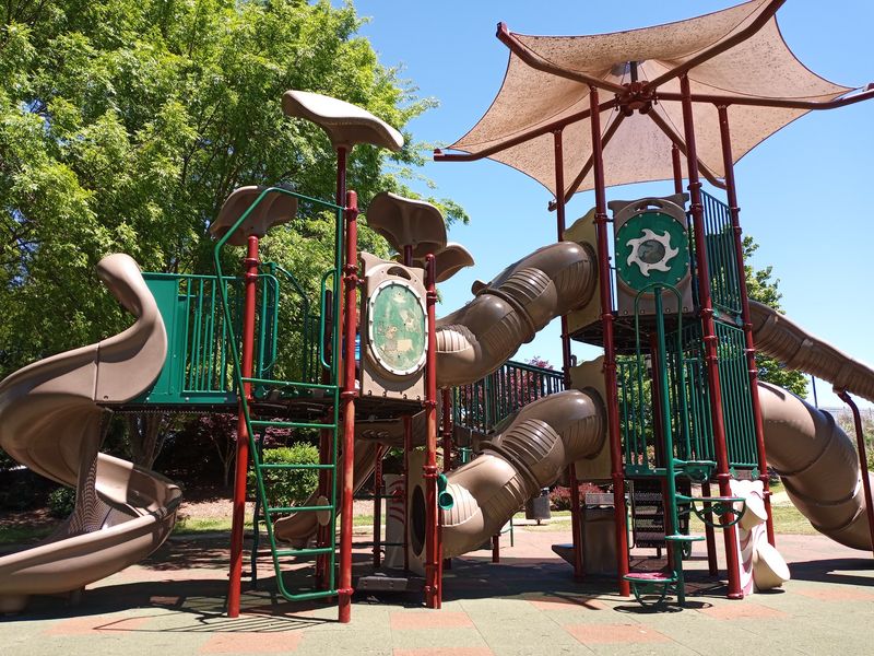 Stoneledge Park, Duncan