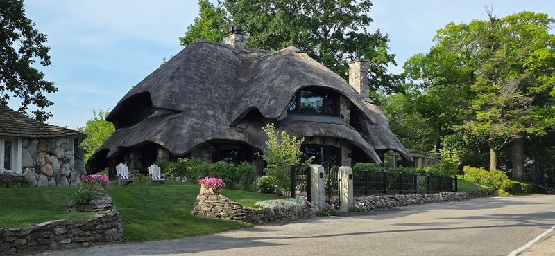 Rooflines Like Moving Water
