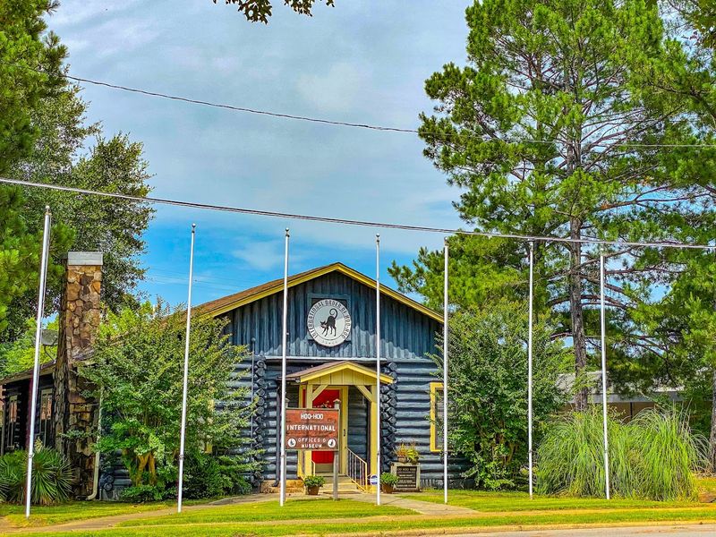 Colors Shift From White To Blue To Red