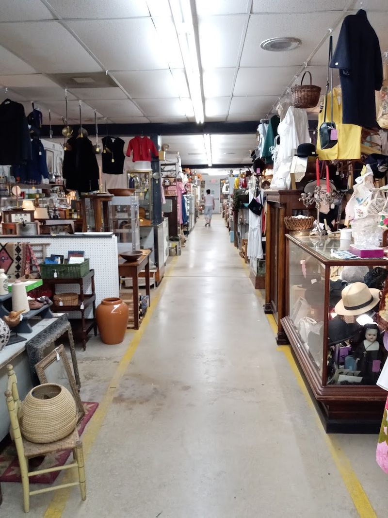 Weekend Shopping Hours That Work for Visitors