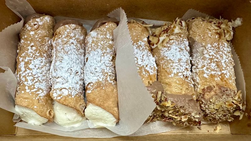 Strolling Cannoli Service Turns Dessert Into An Event