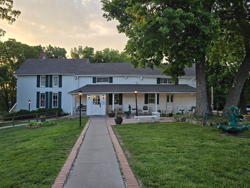 Stroud's Oak Ridge Manor