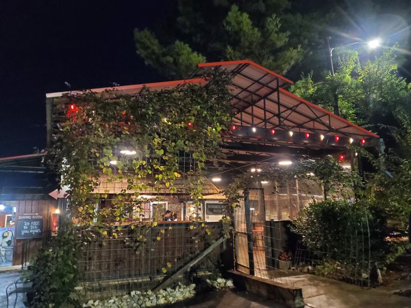 Penguin Ed's Bar-B-Q — Fayetteville