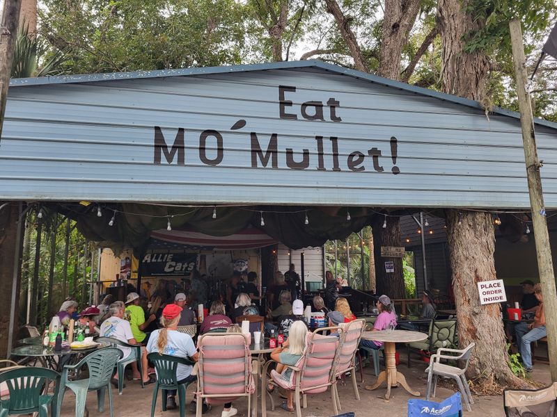 Ouzts Too Oyster Bar & Grill, Newport