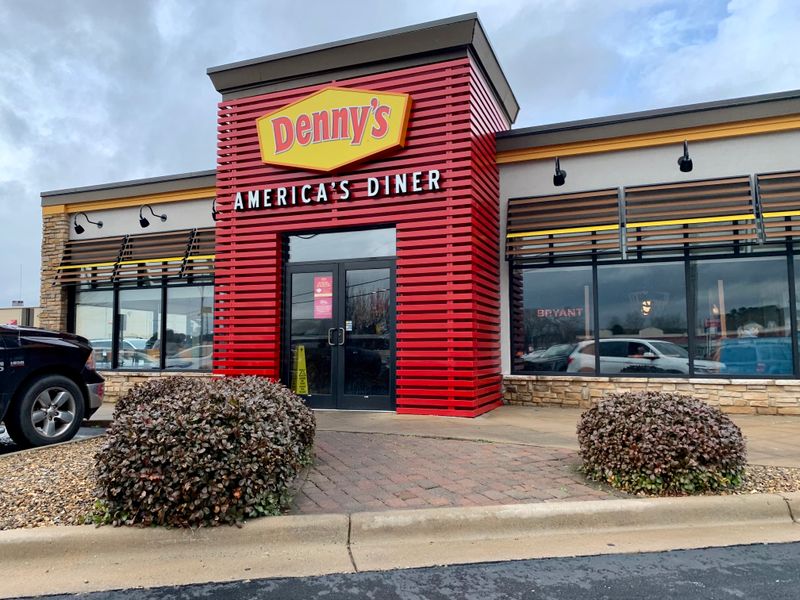 Denny’s, Bryant