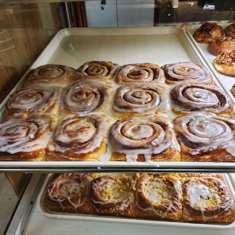 Rudy's Bakery — Roscoe Village