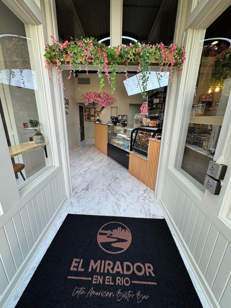 El Mirador En El Rio