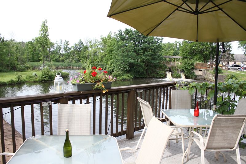 Summer Weekends Bring Music Out to the Patio