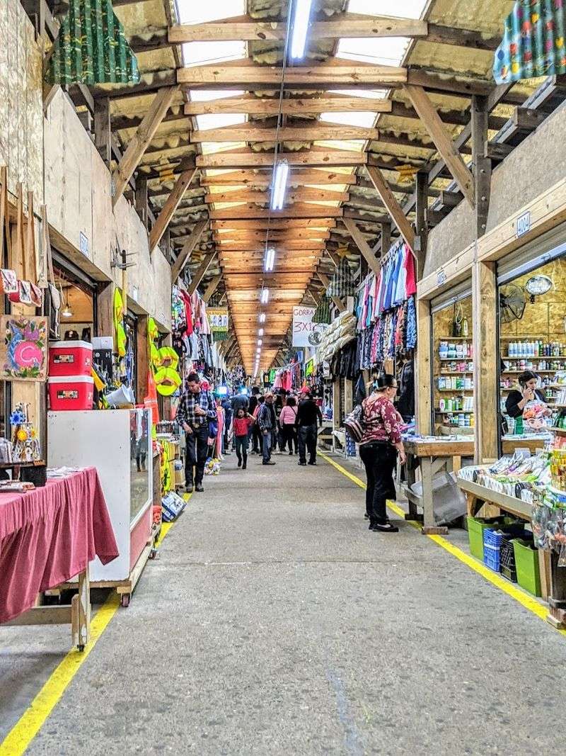 Sunny Flea Market