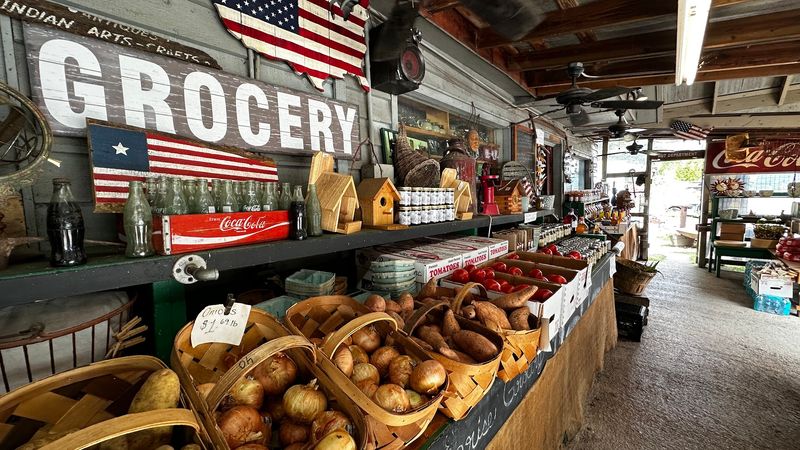 Sunrise Grocery & River Cabins