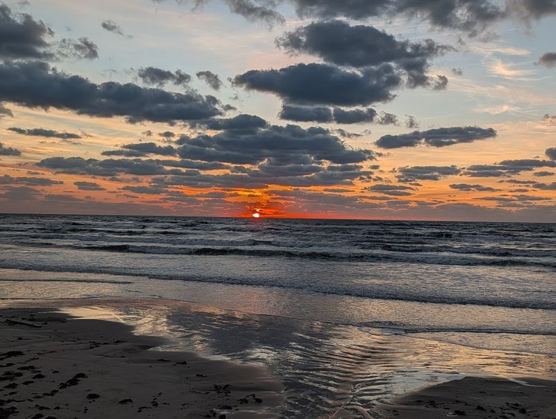 Sunrise Walks And Sunset Views That Feel Almost Cinematic