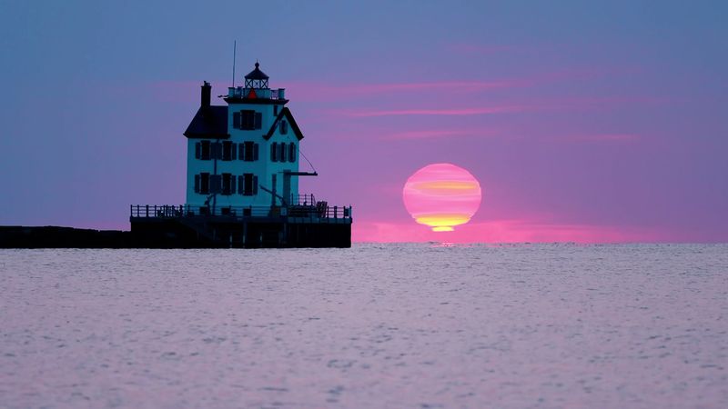 Sunset Dinner Cruises On The Lake