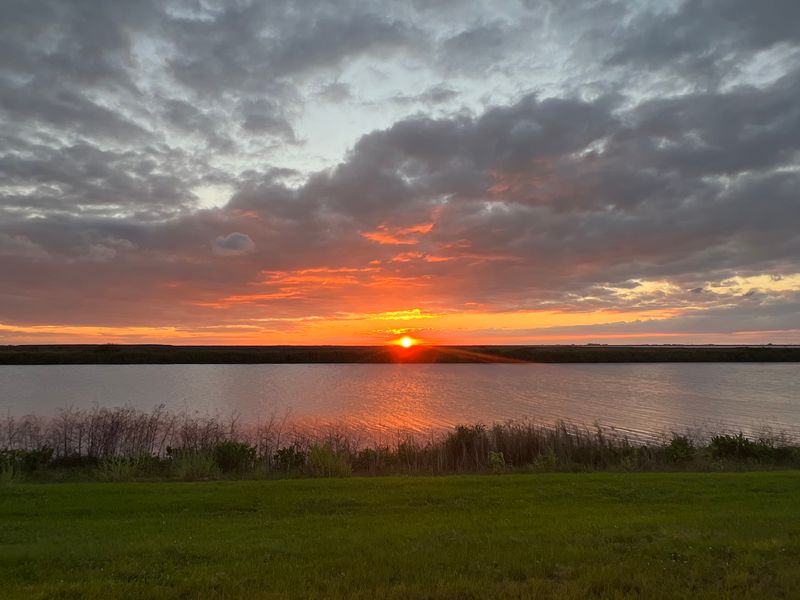 Sunsets Over The Lake Have Earned Their Own Devoted Fan Base Sunsets Over The Lake Have Earned Their Own Devoted Fan Base