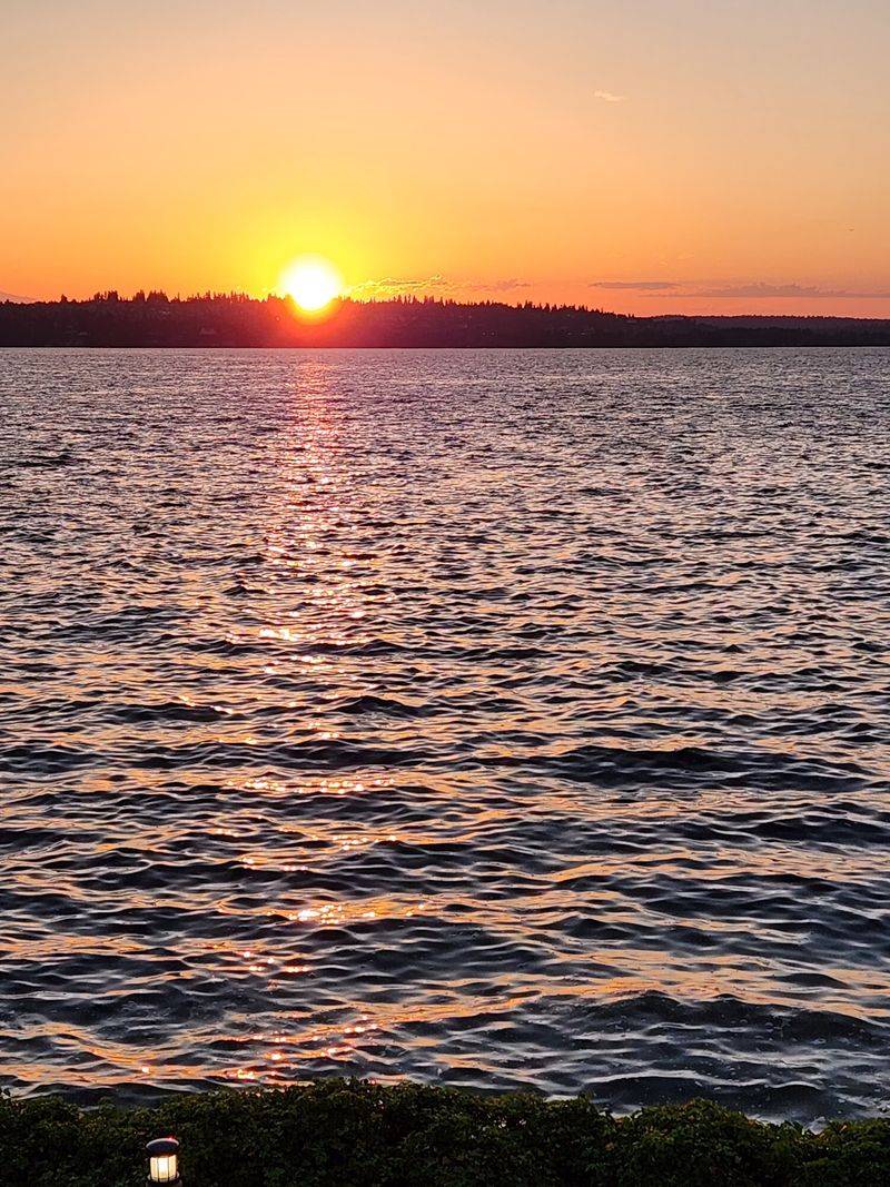Sunsets That Turn Dinner Into Theater