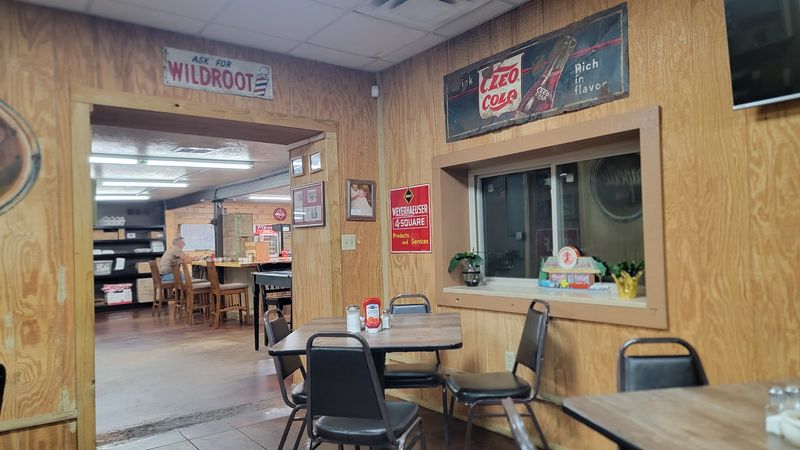 Sunshine Store & Cafe, Royal