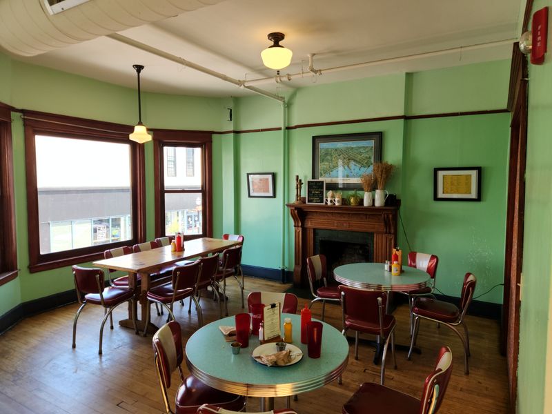 Donckers Confections (Marquette)