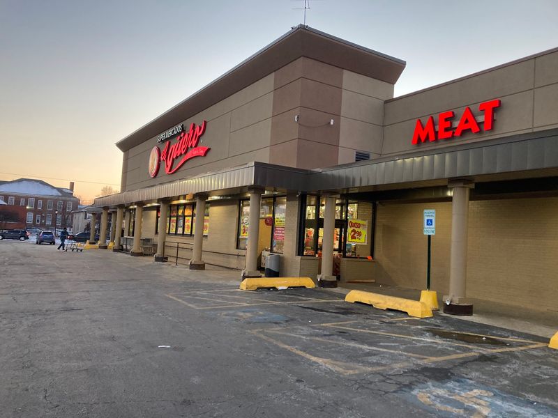 Supermercados El Güero, Aurora, IL