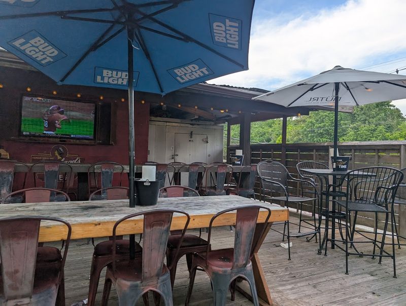 Outdoor Dining Culture Elevates Casual Food Experiences