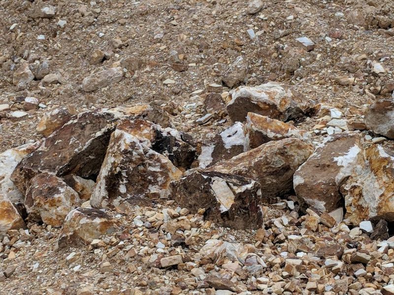 Sweet Surrender Crystal Mine, Story