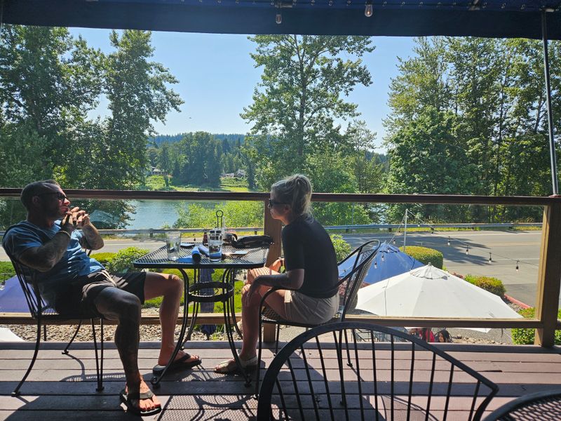 Rivershore Bar & Grill – Oregon City (Willamette River)