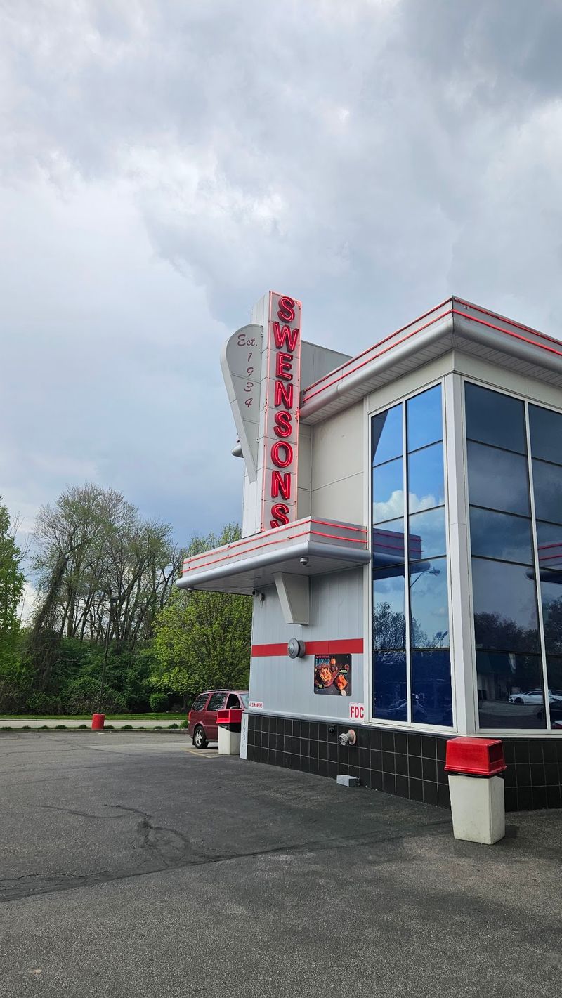 Swensons Drive-In, Akron Swensons Drive-In, Akron