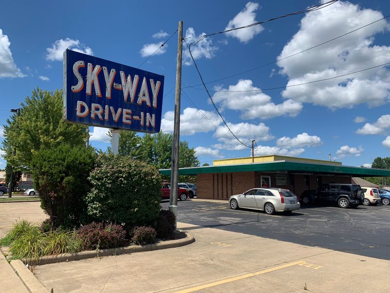 Skyway Drive-In Restaurant – 2781 W Market St, Fairlawn, OH 44333