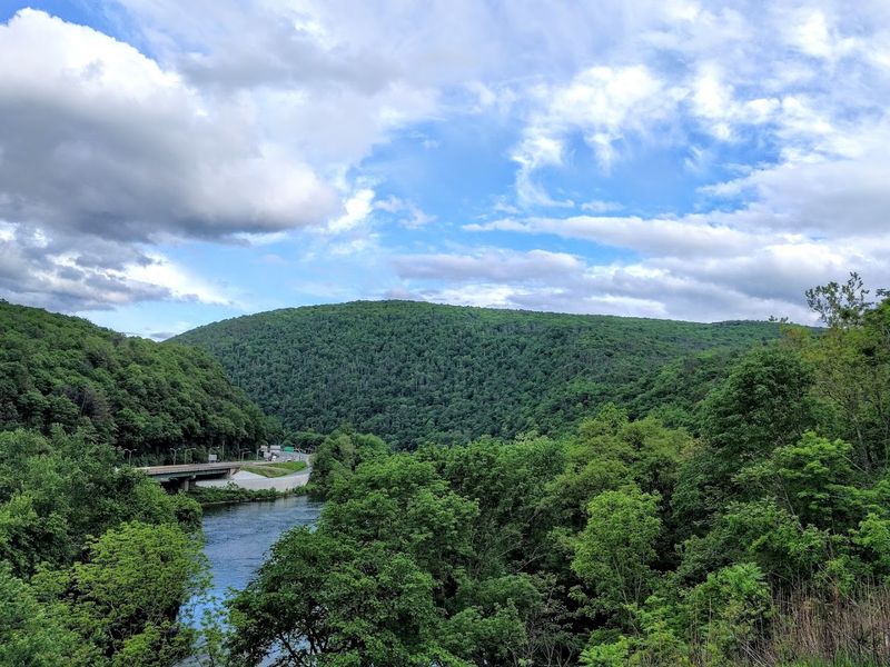 Weekdays Are Remarkably Quiet Compared to Weekend Crowds