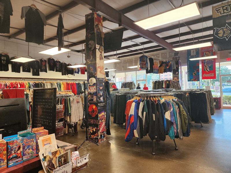 Szyn Thrift + Vintage Orlando Szyn Thrift + Vintage Orlando