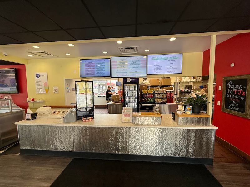 TJ's Sandwich Shop & Hugs Ice Cream, Fayetteville