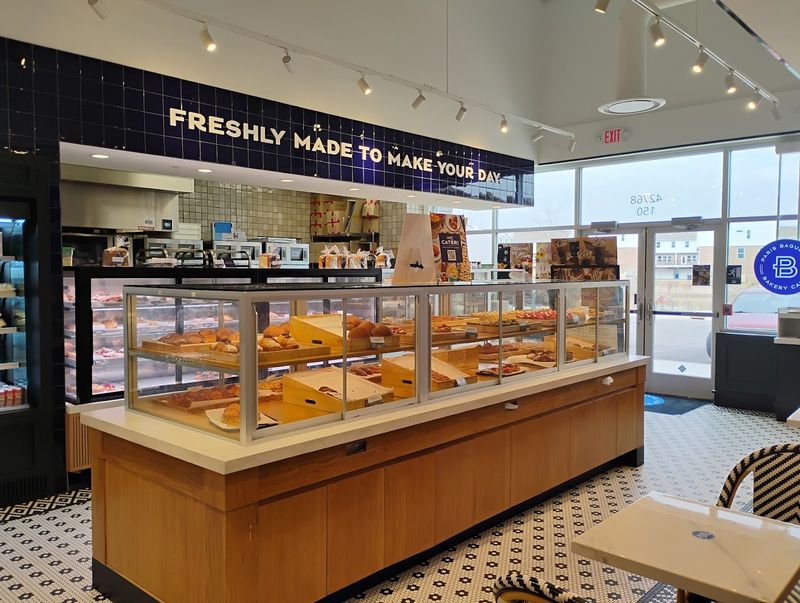 Paris Baguette, Novi