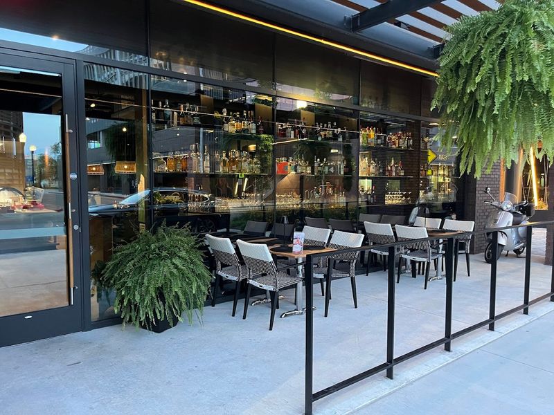 Mezzaluna Pasteria & Mozzarella Bar