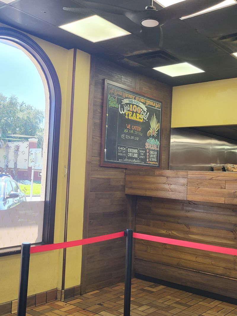 Service Pace, Crowds, And What To Expect