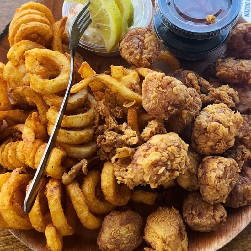 Tarks Of Dania Beach: Clams, Wings, And Big Smiles Tarks Of Dania Beach: Clams, Wings, And Big Smiles