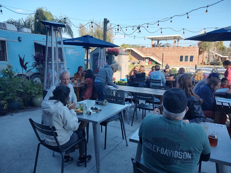 Service Style, Pricing, And Practical Tips