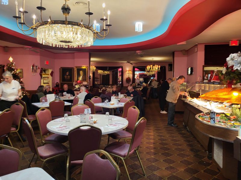 Sawa's Old Warsaw Restaurant – Broadview