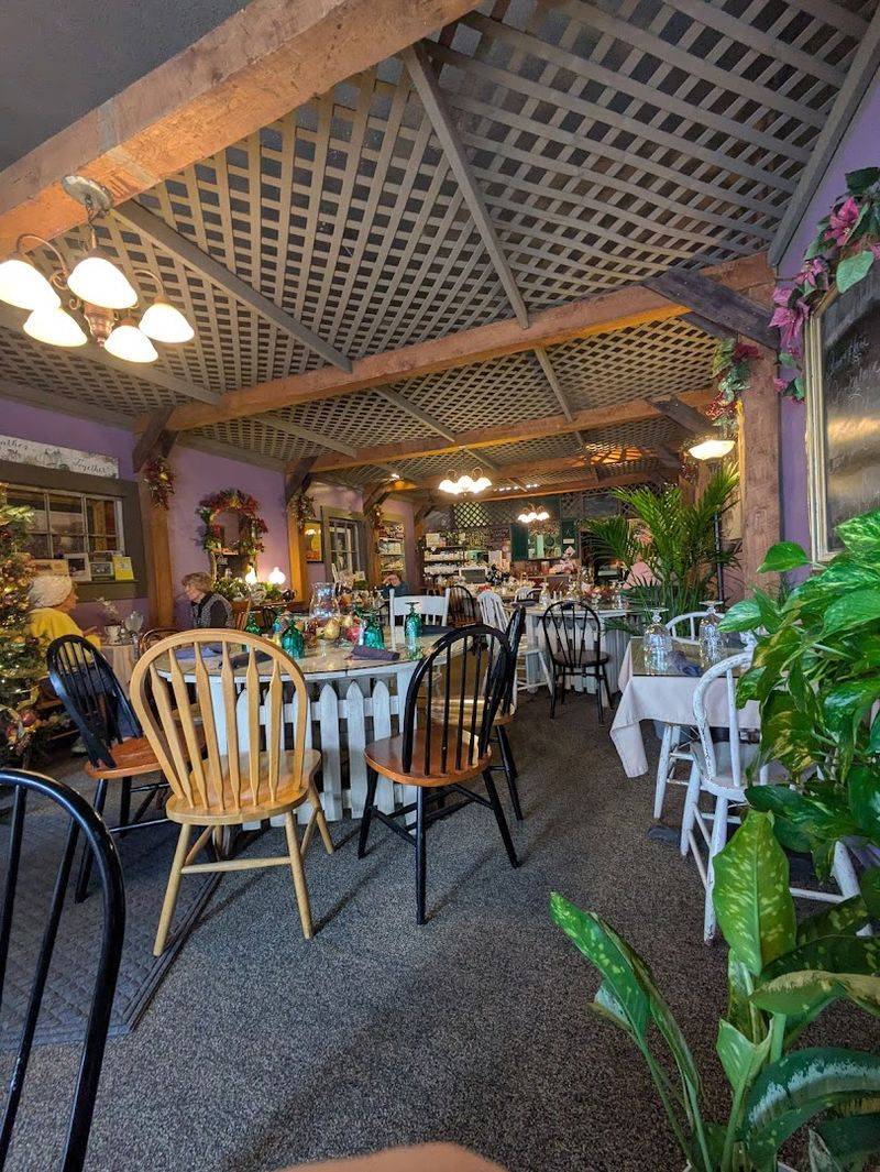 Emerald Tea Room & Catering – East Peoria