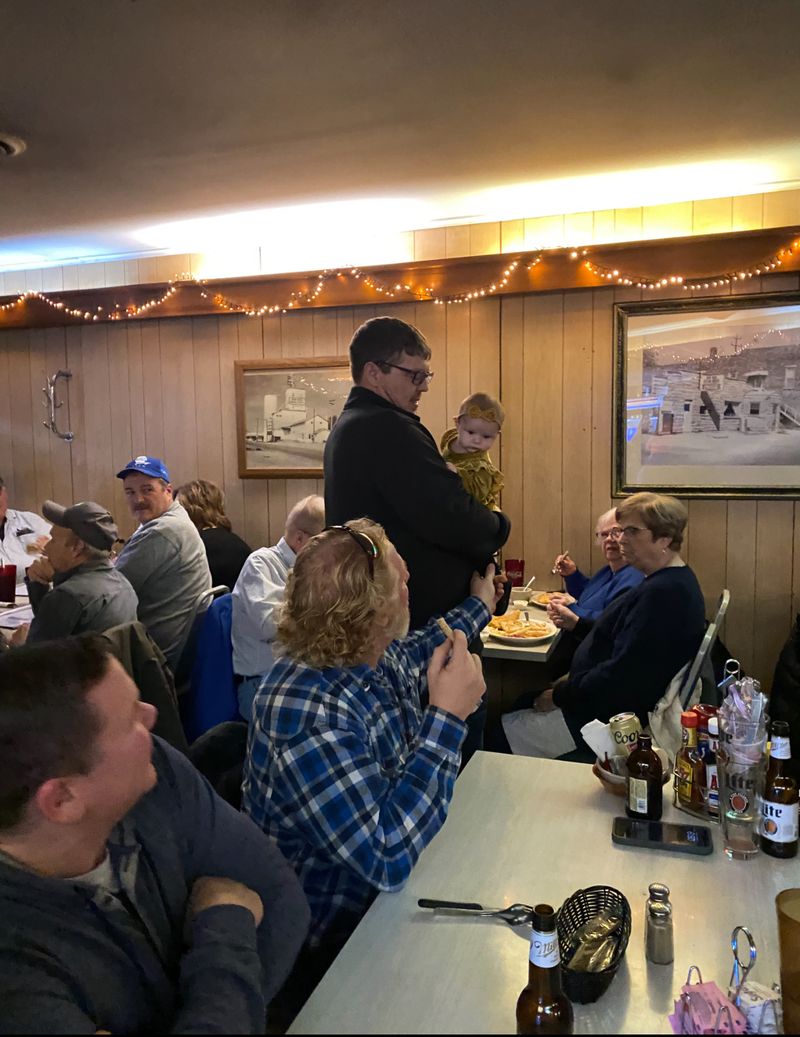 Lunch Hours That Keep the Doors Busy