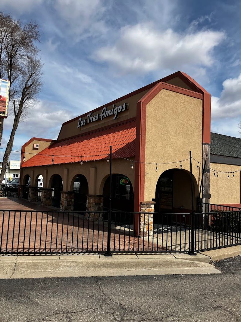 Los Tres Amigos, Jackson