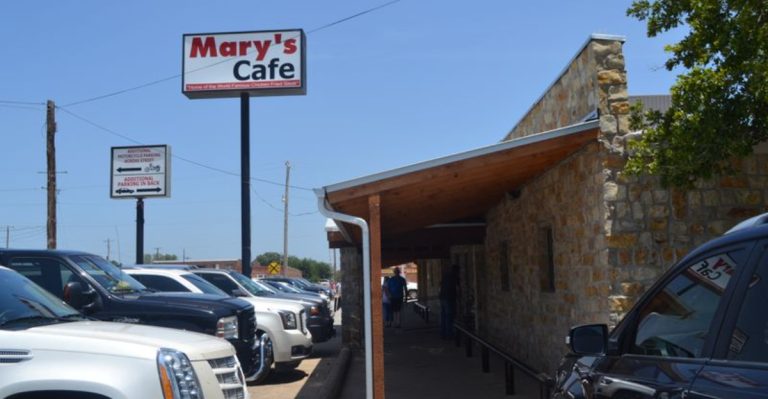 Texas Roadside Diner  Still Cooking Up Chicken-Fried Steak The Classic Way