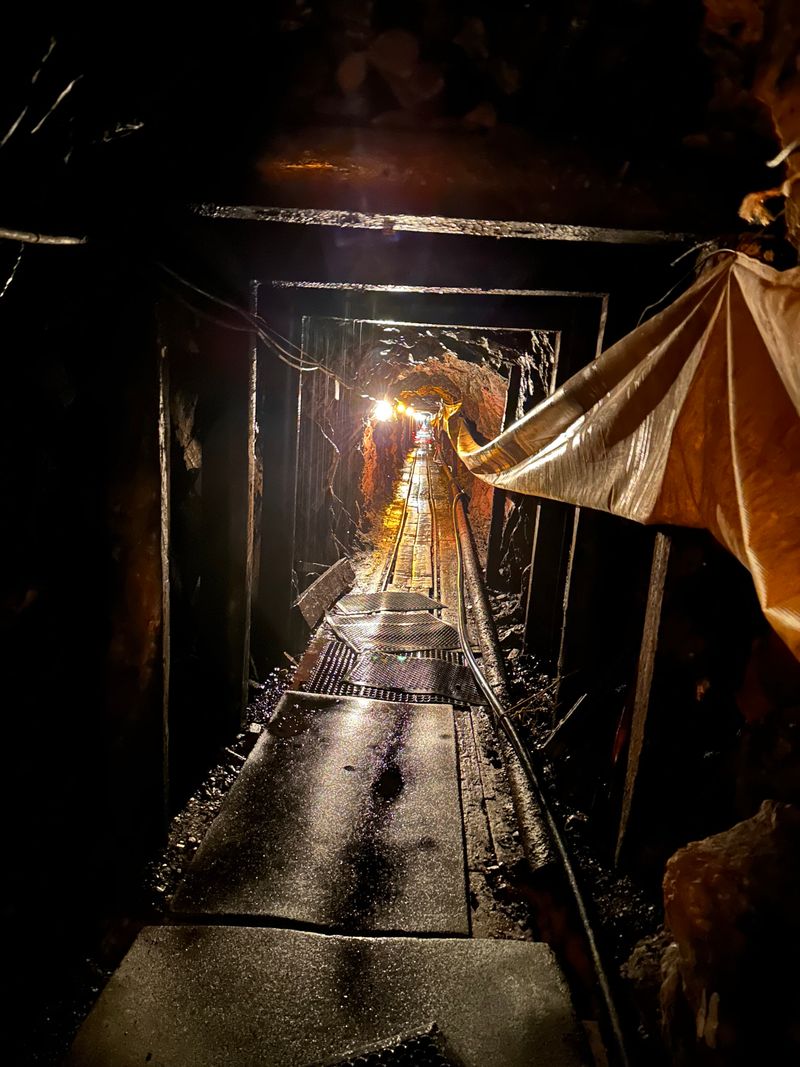 Underground Awe, Zero Fuss