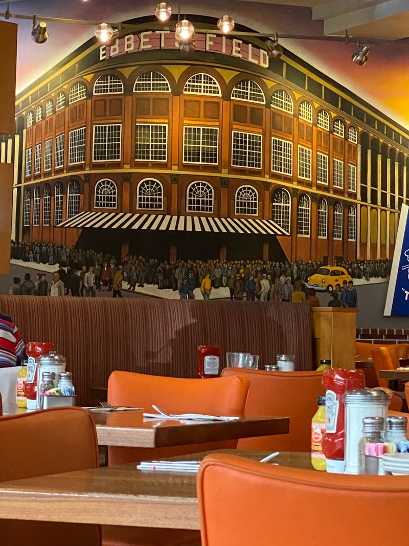  Counter, Booth, Or To-Go